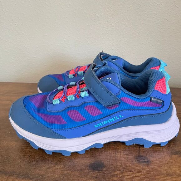 Size 4.5 / Girls' Merrell Sneakers - Picture 3 of 6